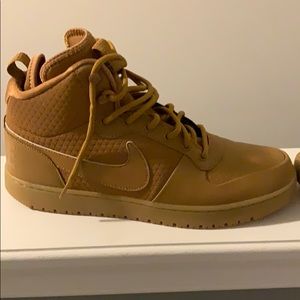 Nike Men’s Ebernon Winter Mid Top Sneaker